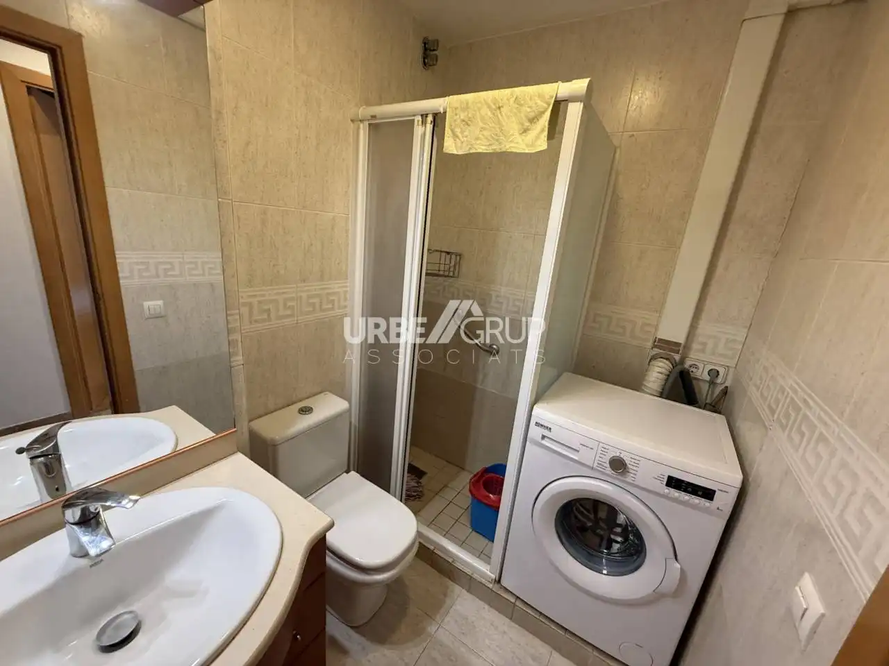 Bathroom of Flat for rent in Terrassa  with Air Conditioner, Heating and Furnished