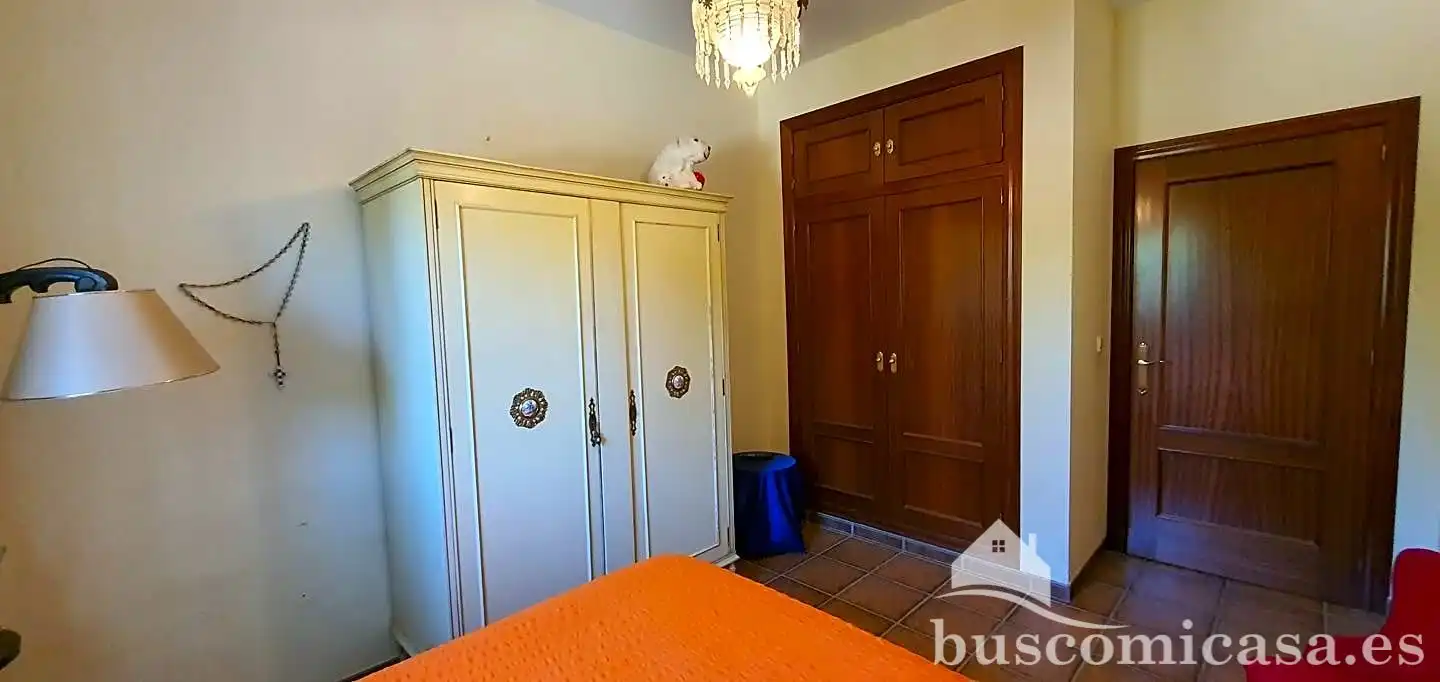 Dormitori de Casa o xalet en venda en Linares amb Aire condicionat, Calefacció i Jardí privat