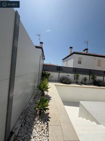Casa adosada en Venta en Urbasur