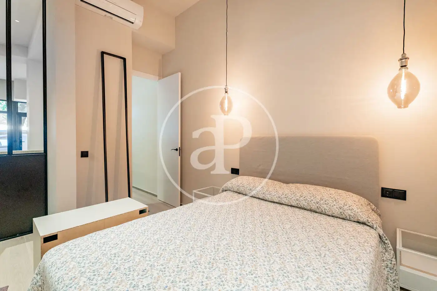 Schlafzimmer von Wohnung zur Miete in Madrid mit Klimaanlage, Heizung und Möbliert