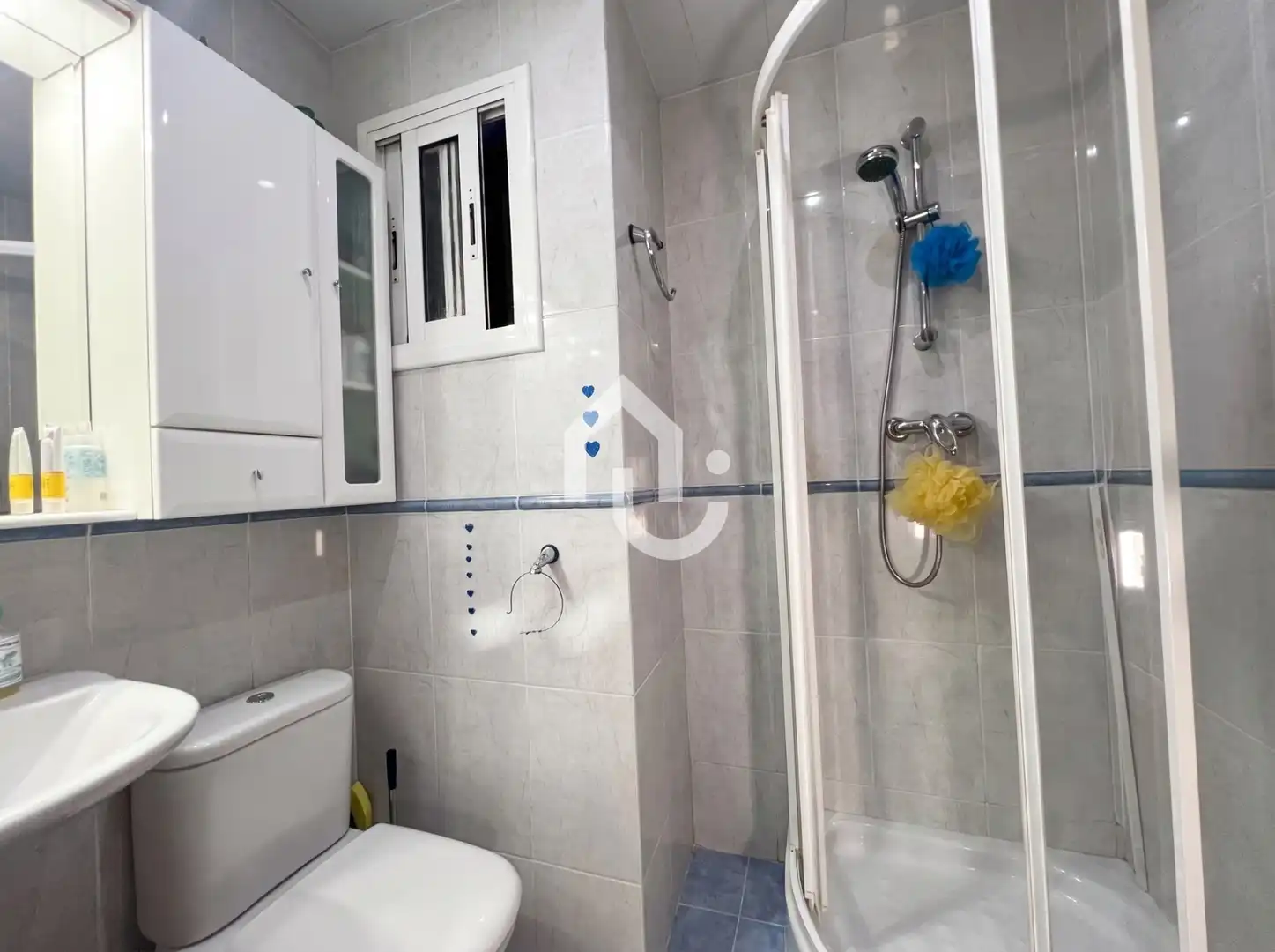 Bathroom of Flat for sale in Santa Coloma de Gramenet