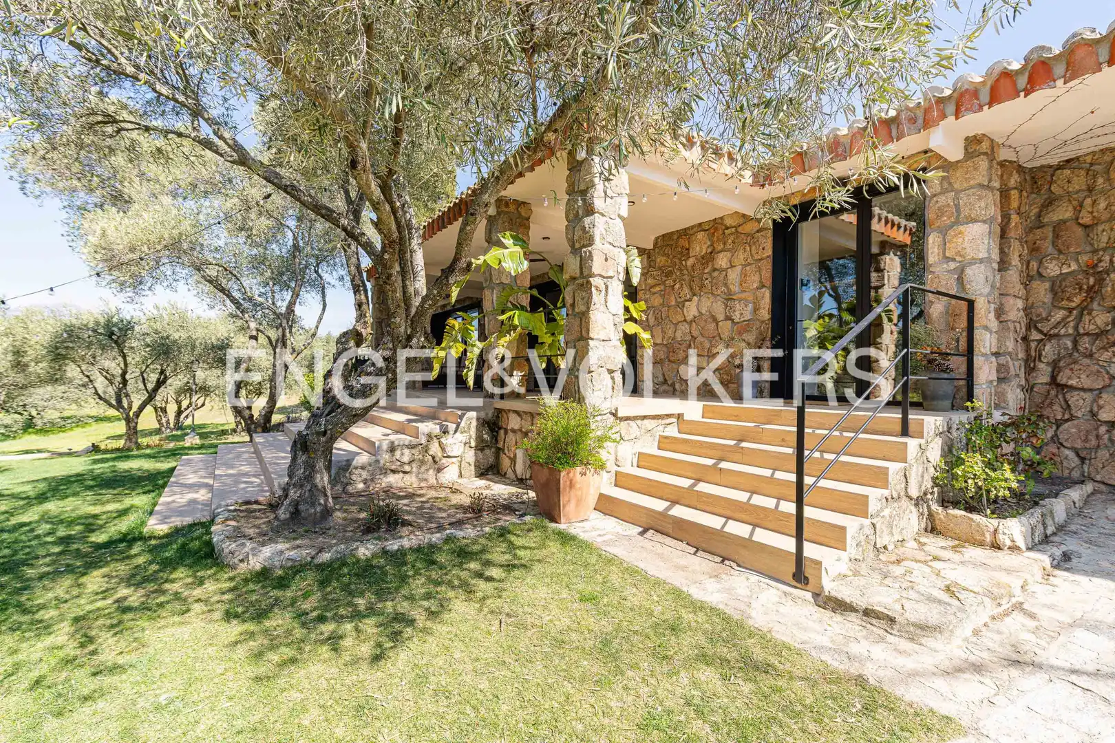 Exterior view of Houses for sale in Valdemorillo  with Air Conditioner, Heating and Private garden