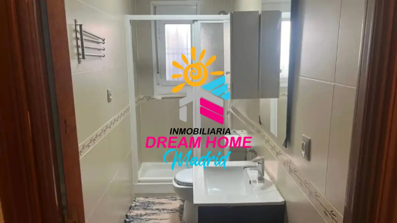 Exterior view of Flat for sale in Madrid  with Heating and Furnished