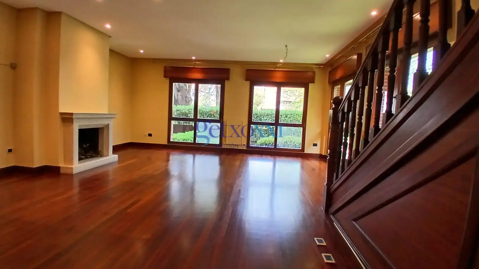 Sala de estar de Casa adosada en venta en Getxo  con Calefacción, Jardín privado y Trastero