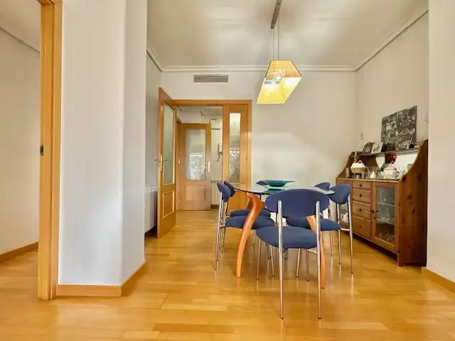 Menjador de Pis en venda en Sabadell amb Calefacció, Jardí privat i Parquet