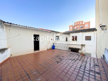 Casa rústica con balcón en venta en Santa Ana