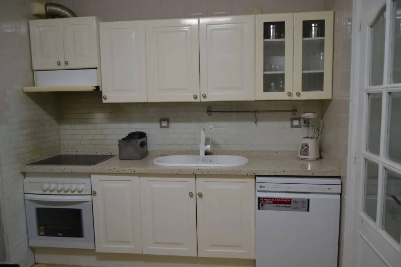 Cuina de Casa o xalet en venda en Málaga amb Calefacció, Terrassa i Moblat