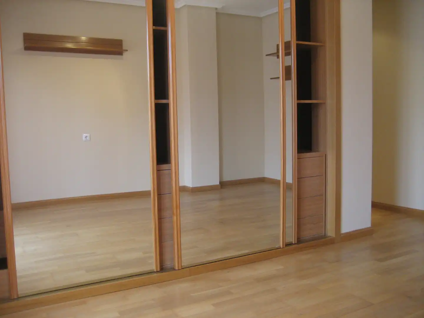 Habitación de Casa adosada en venta en Lardero con Calefacción y Terraza