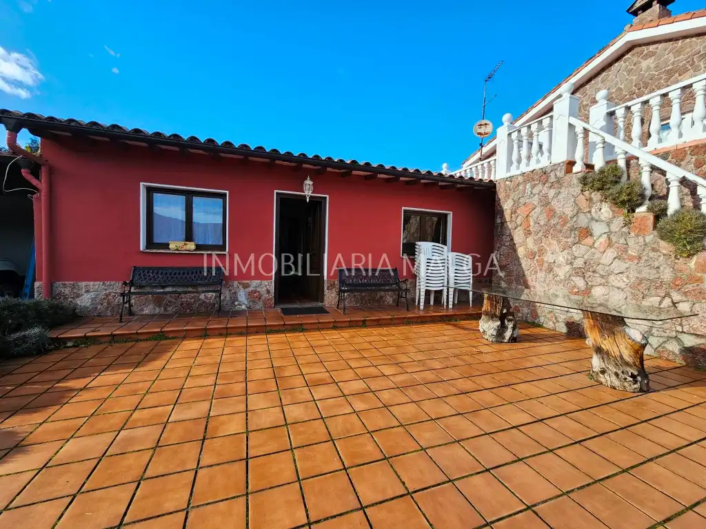Vista exterior de Casa o chalet en venta en Colunga con Calefacción, Jardín privado y Parquet