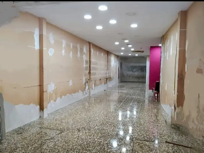 Local comercial de lloguer a Carrer de València 18