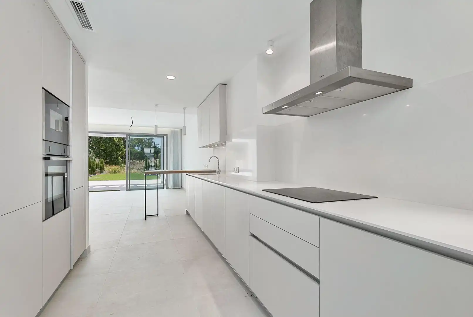 Cocina de Casa adosada en venta en Marbella con Aire acondicionado, Calefacción y Jardín privado