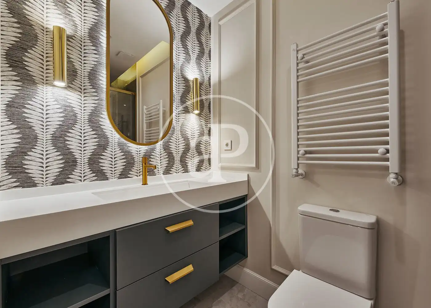 Bathroom of Flat for sale in Madrid  with Air Conditioner, Heating and Storage room