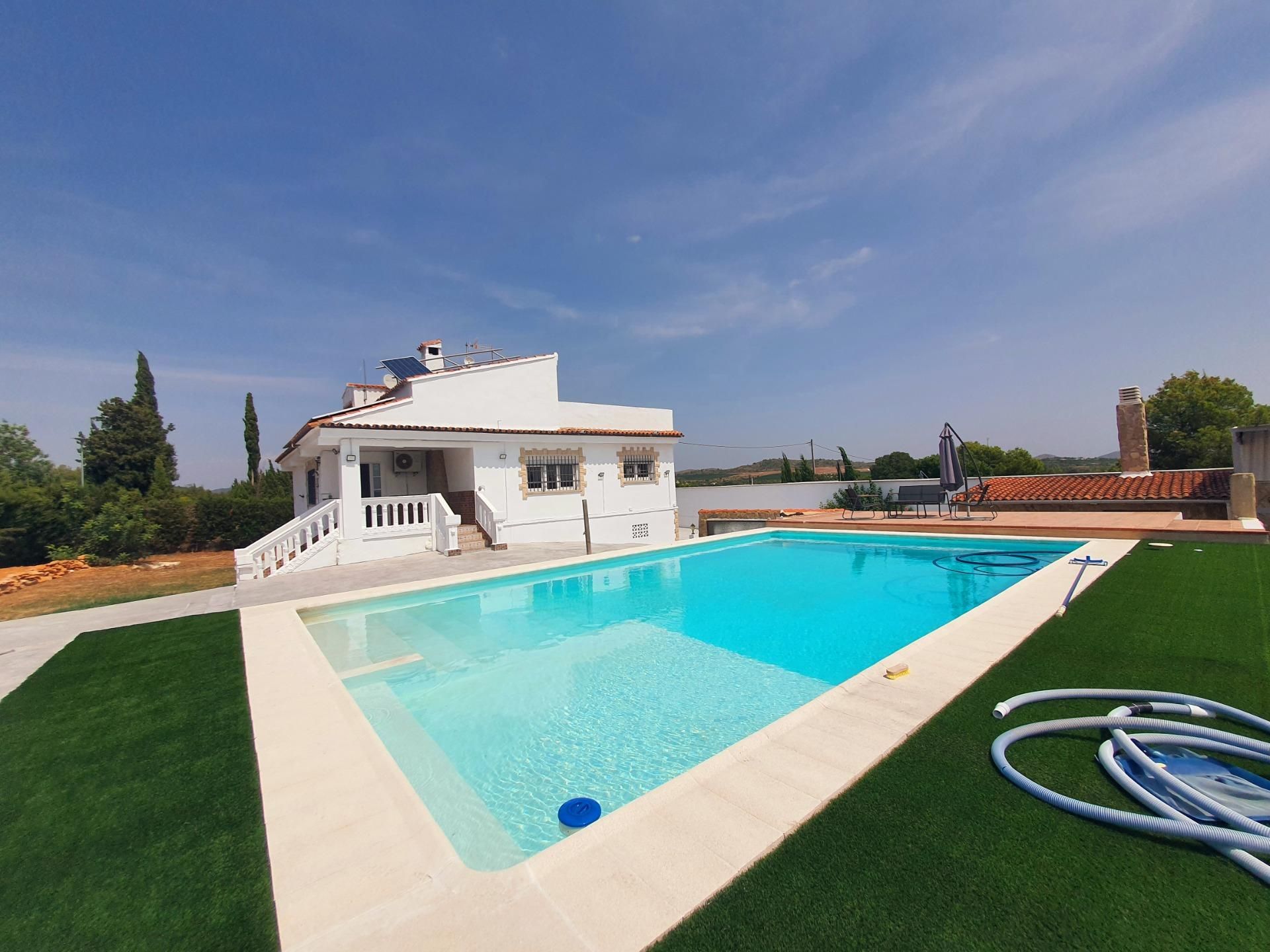 Swimming pool of House or chalet for sale in Cheste  with Air Conditioner, Heating and Private garden