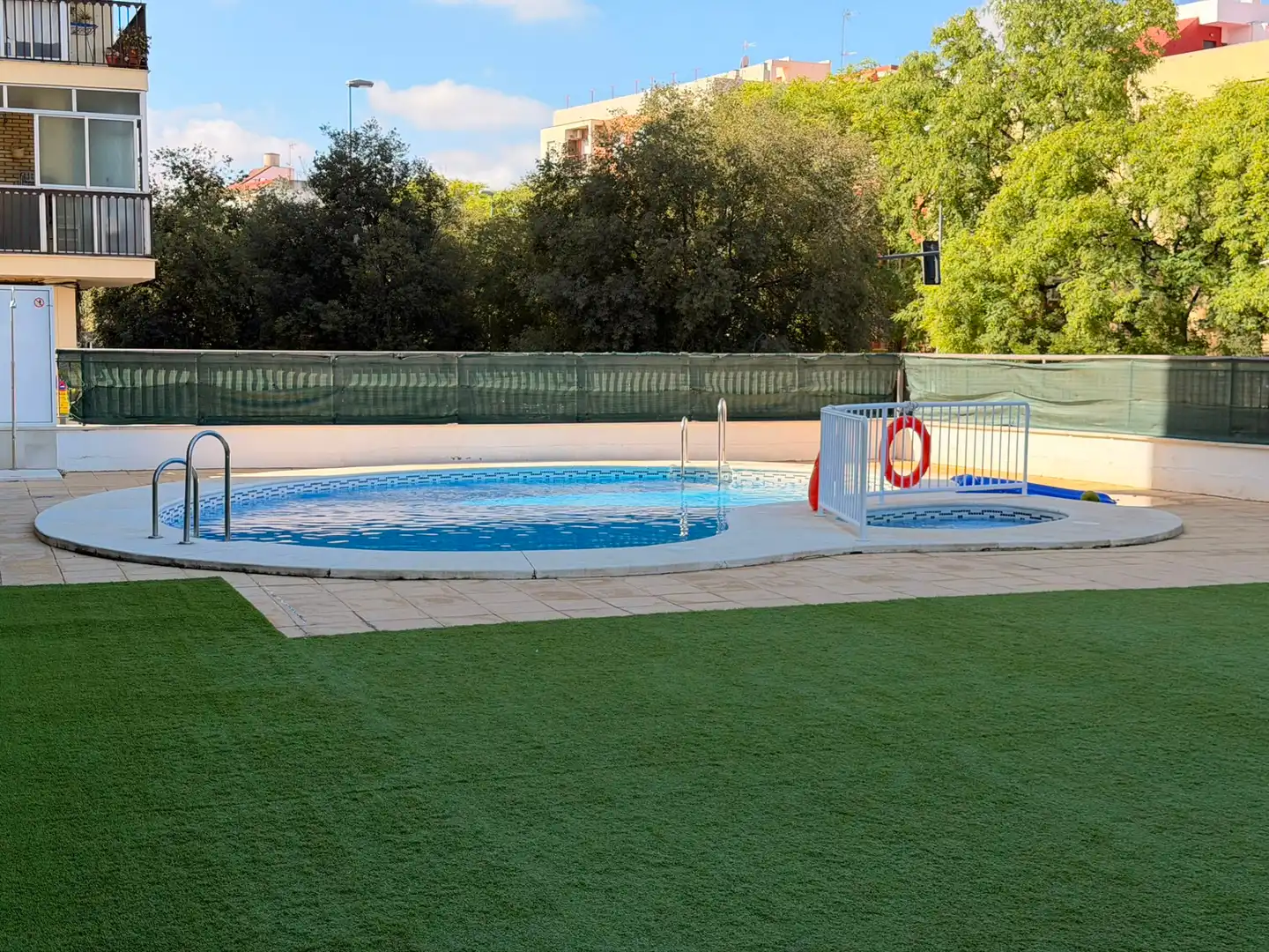 Piscina de Piso en venta en Sevilla con Aire acondicionado, Terraza y Piscina