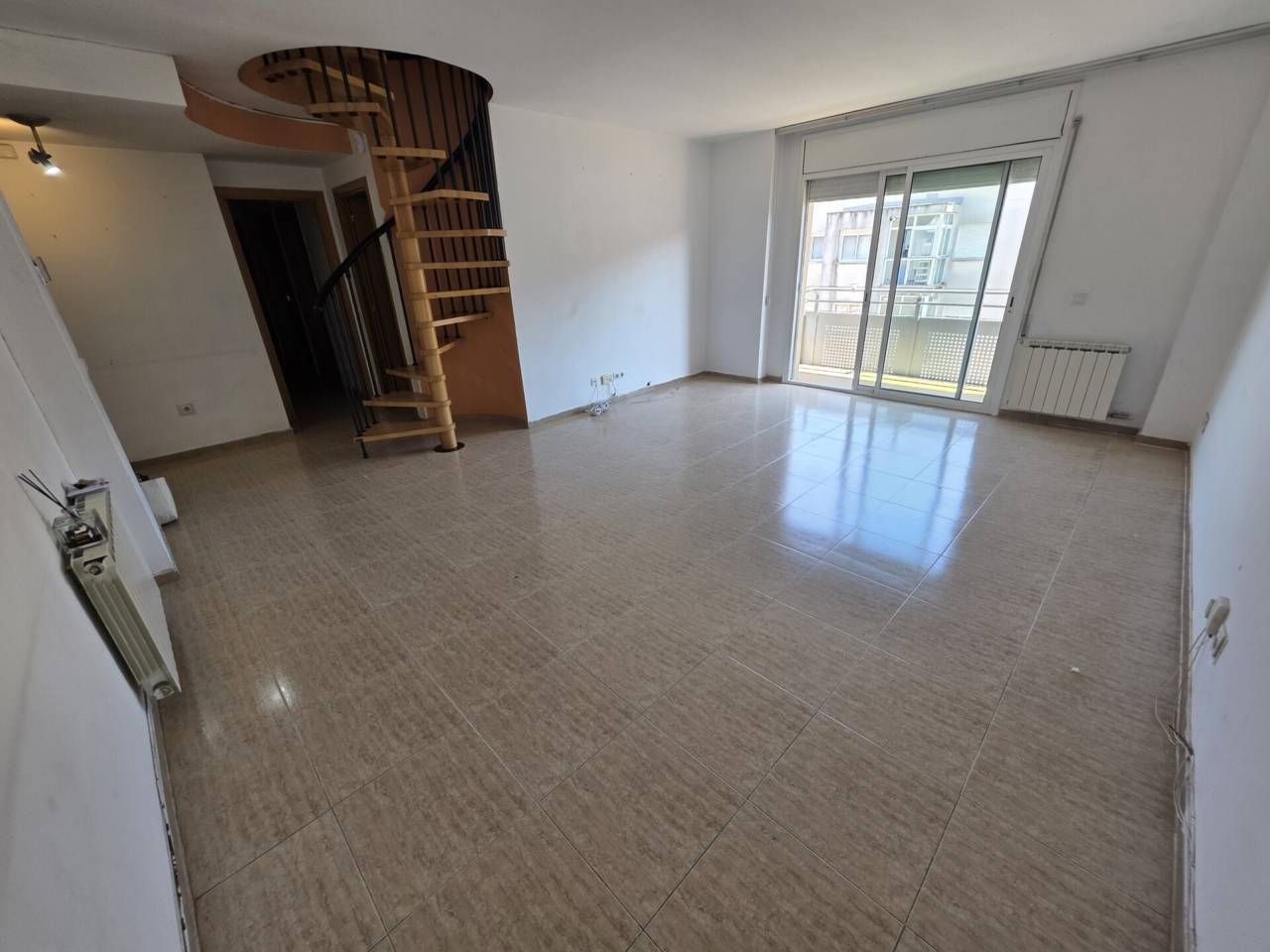 Sala d'estar de Àtic en venda en Salt amb Calefacció i Terrassa