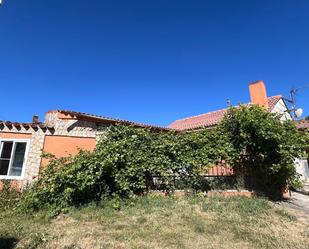 Vista exterior de Casa o xalet en venda en Quintanilla Vivar amb Terrassa