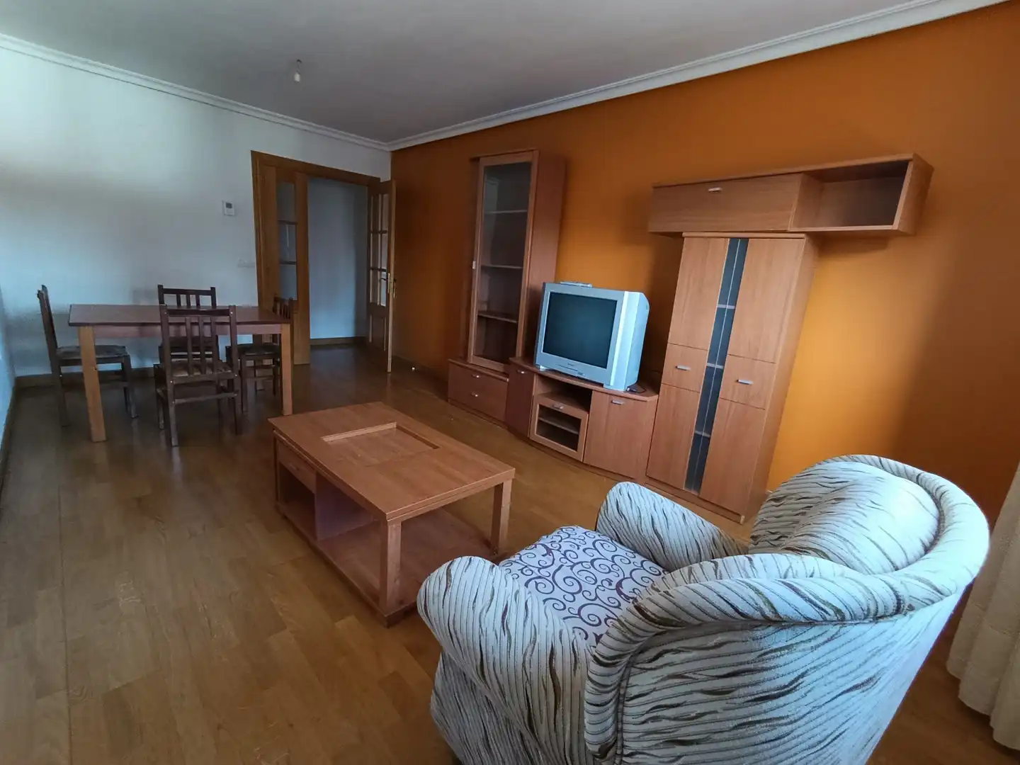 Sala de estar de Apartamento en venta en Benavente con Calefacción, Parquet y Amueblado