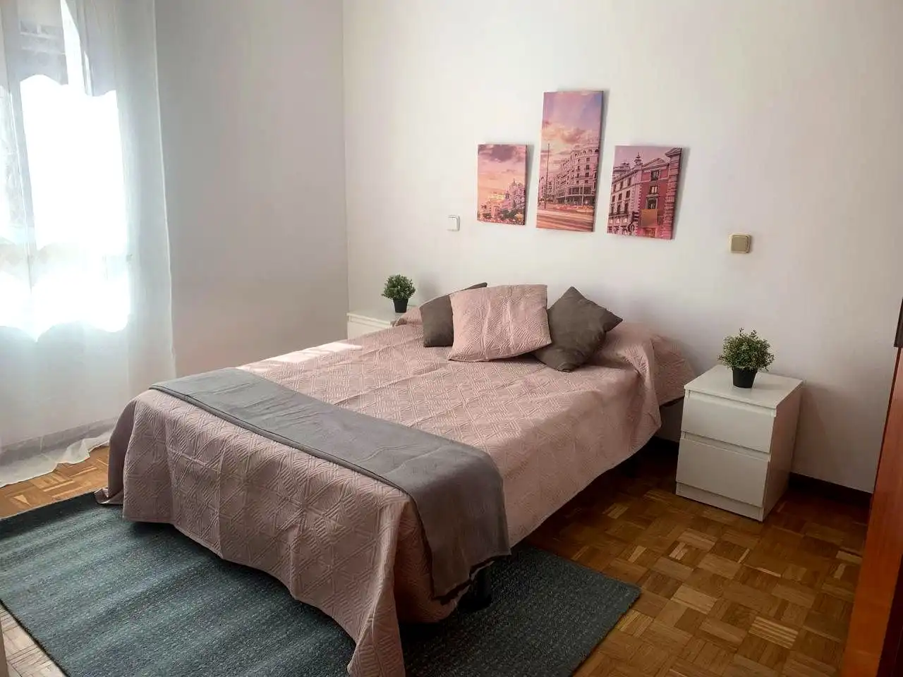 Bedroom of Flat for share in Madrid