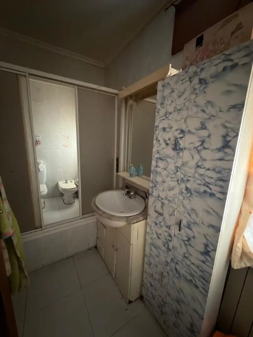 Bany de Pis en venda en Venta de Baños amb Calefacció i Terrassa