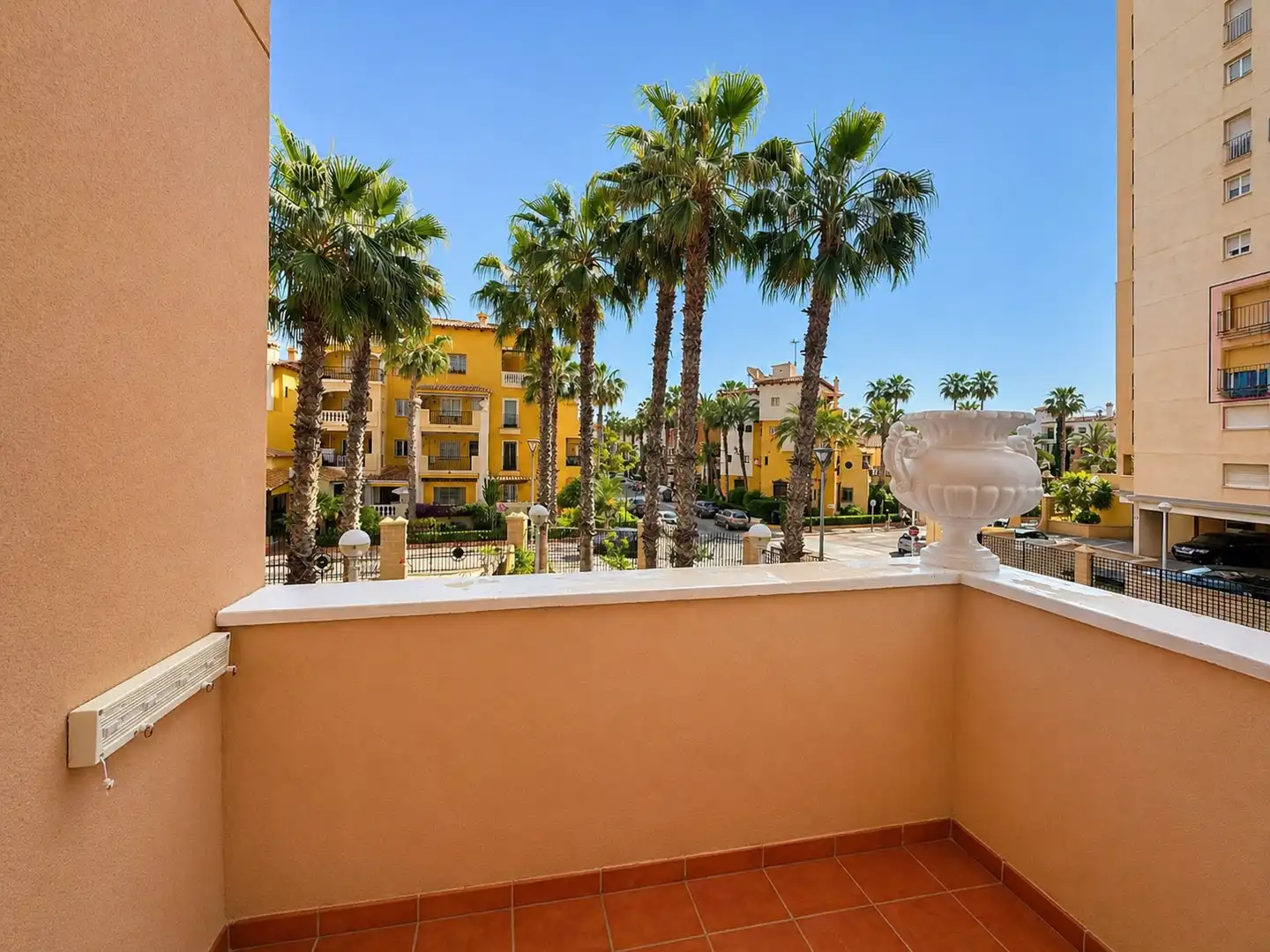Apartamento con terraza en venta en Playa de los Locos, imagen 5
