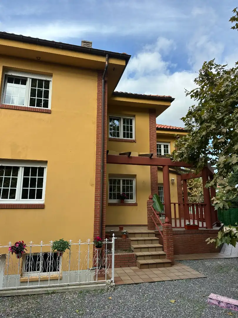 Villa mit Garten zum Verkauf in Calle Nicanor Piñole