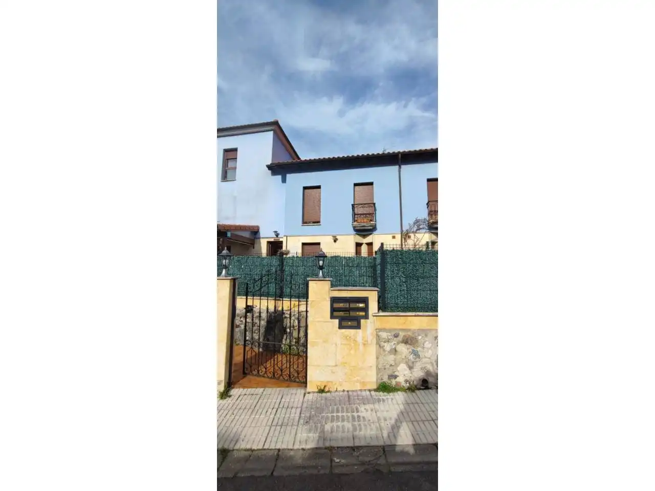 Vista exterior de Dúplex en venda en Llanes amb Jardí privat, Terrassa i Moblat