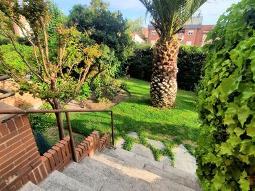 Casa aparellada amb piscina en venda a Calle de Guadarrama