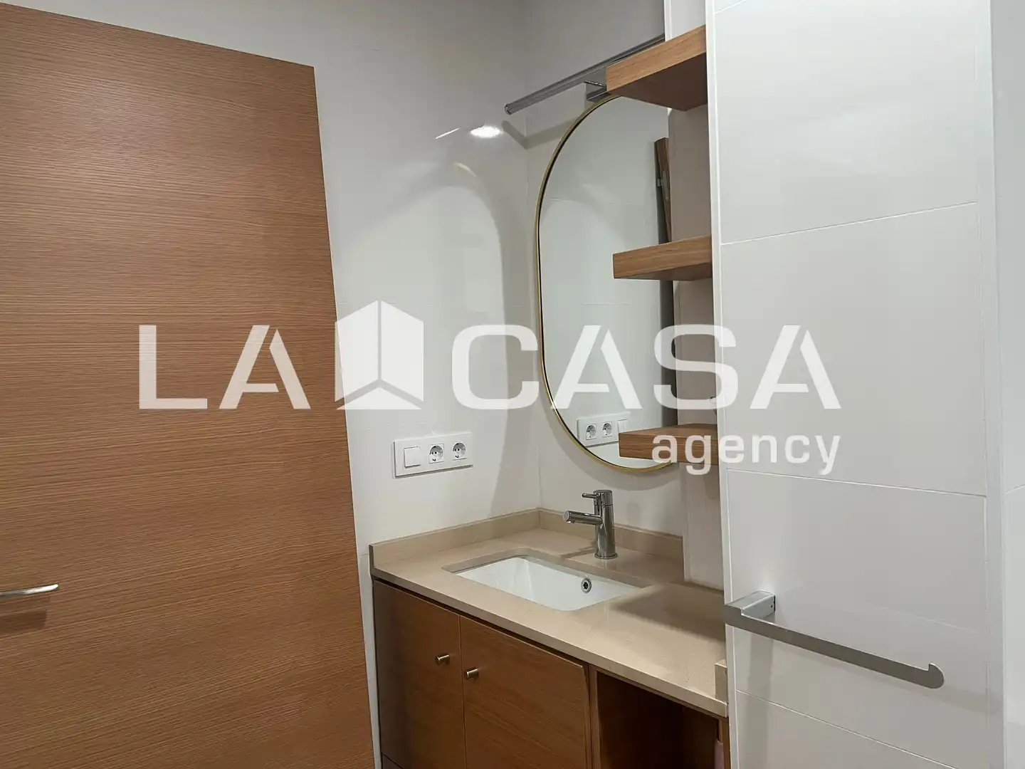 Flat with terrace for sale in Calle Radio Algeciras, imagen 3