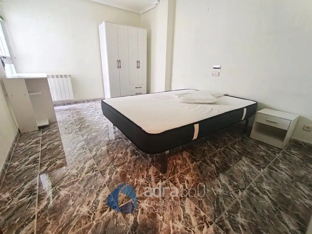 Schlafzimmer von Wohnung zur Miete in  Logroño mit Heizung, Terrasse und Möbliert