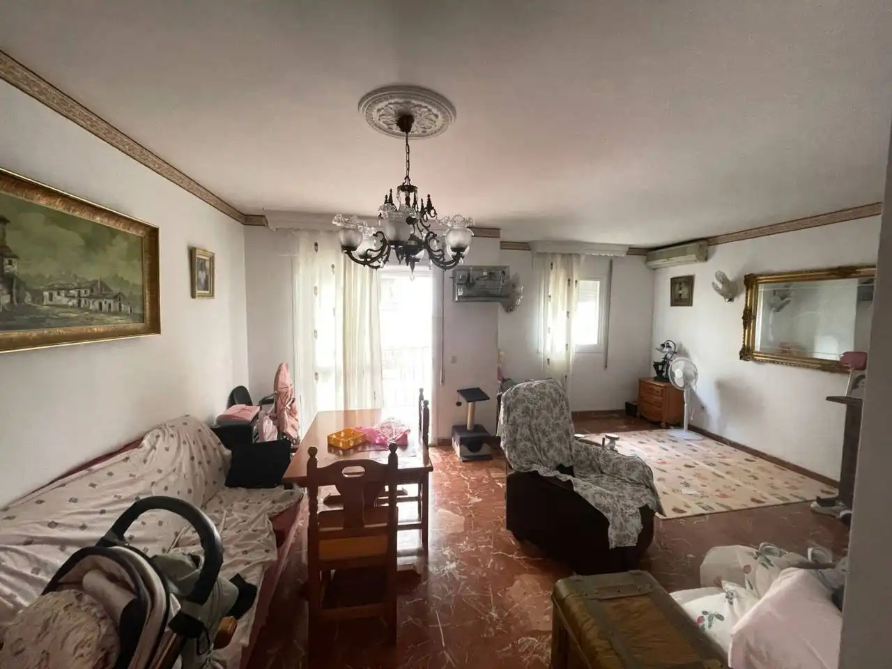 Sala d'estar de Casa adosada en venda en Estepona amb Aire condicionat, Terrassa i Moblat