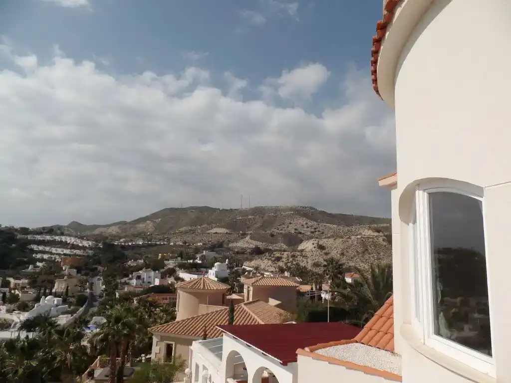 Vista exterior de Pis en venda en El Campello amb Aire condicionat, Jardí privat i Piscina