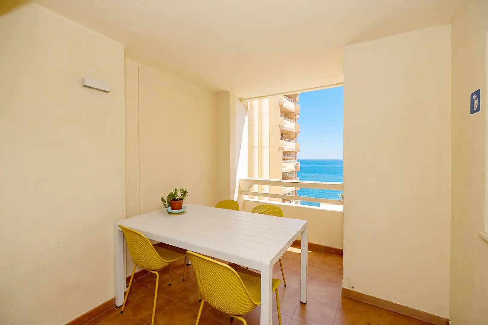 Menjador de Apartament en venda en Marbella amb Aire condicionat, Calefacció i Terrassa
