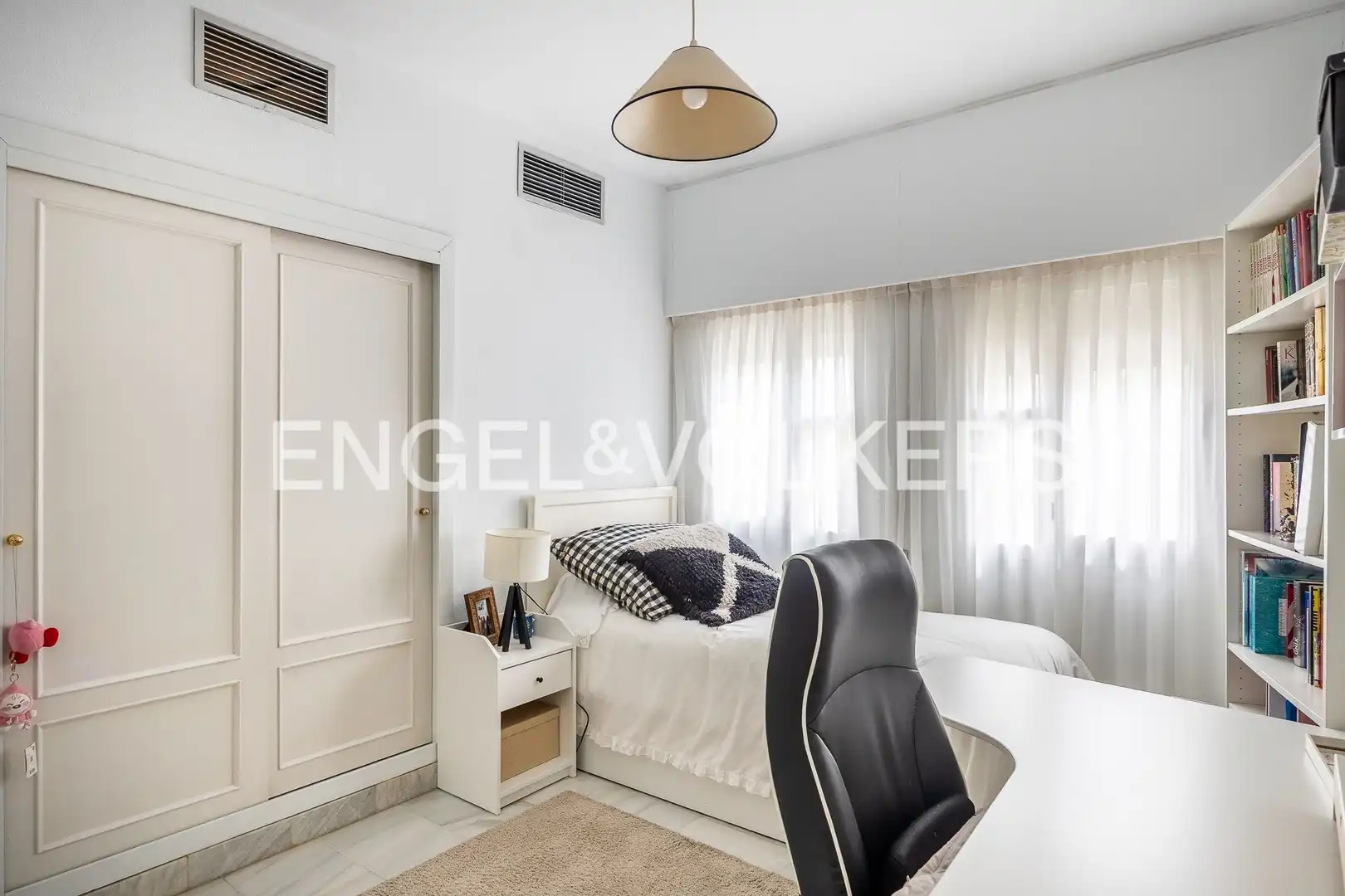 Bedroom of Houses for sale in Sevilla  with Air Conditioner, Heating and Private garden