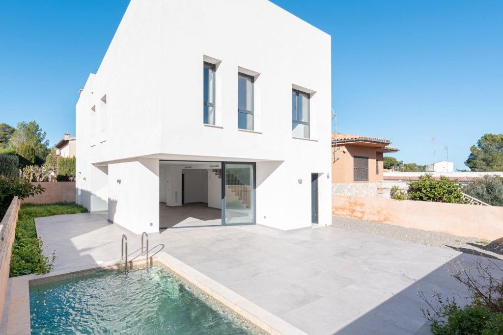 Vista exterior de Casa o xalet en venda en Santa Margalida amb Aire condicionat, Jardí privat i Piscina
