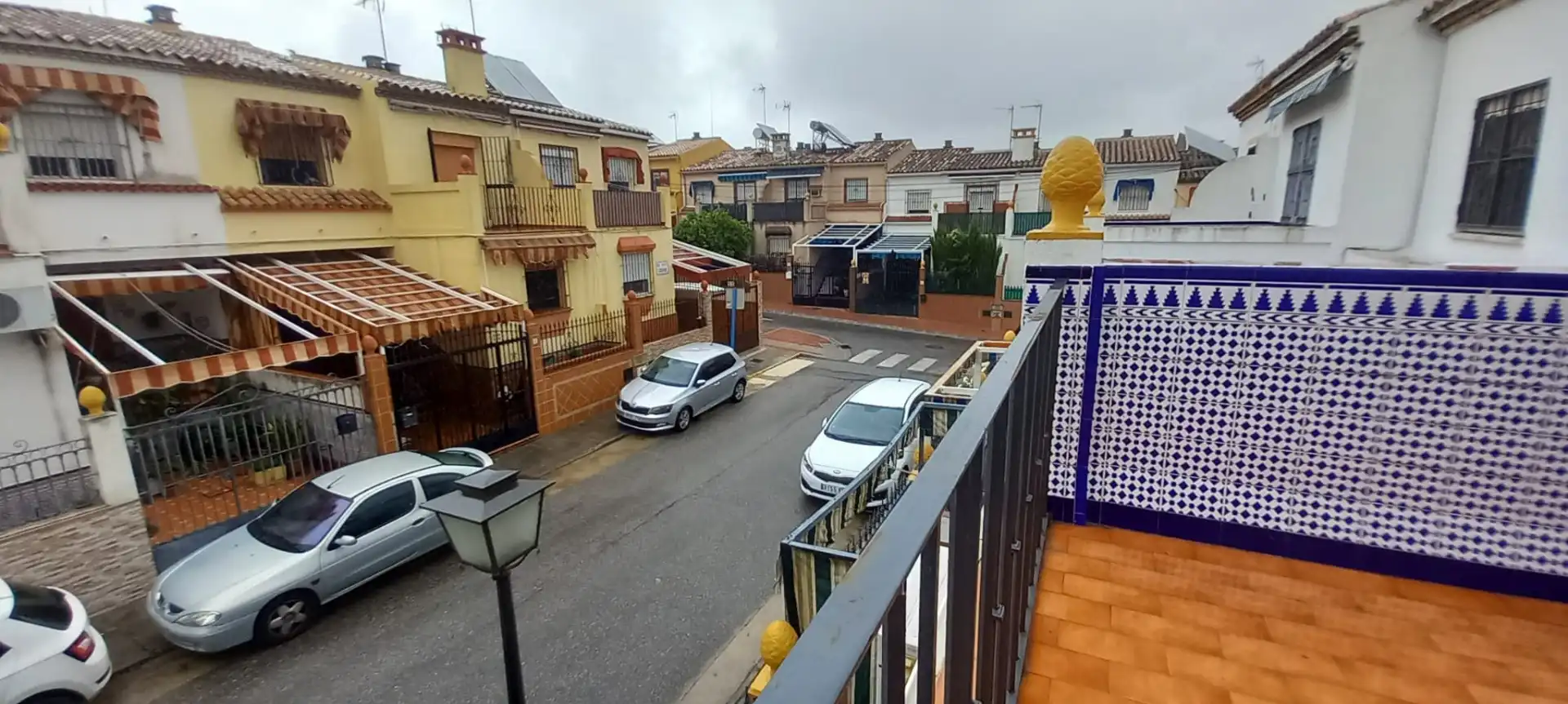 Vista exterior de Casa adosada en venta en Mairena del Aljarafe con Aire acondicionado, Calefacción y Terraza
