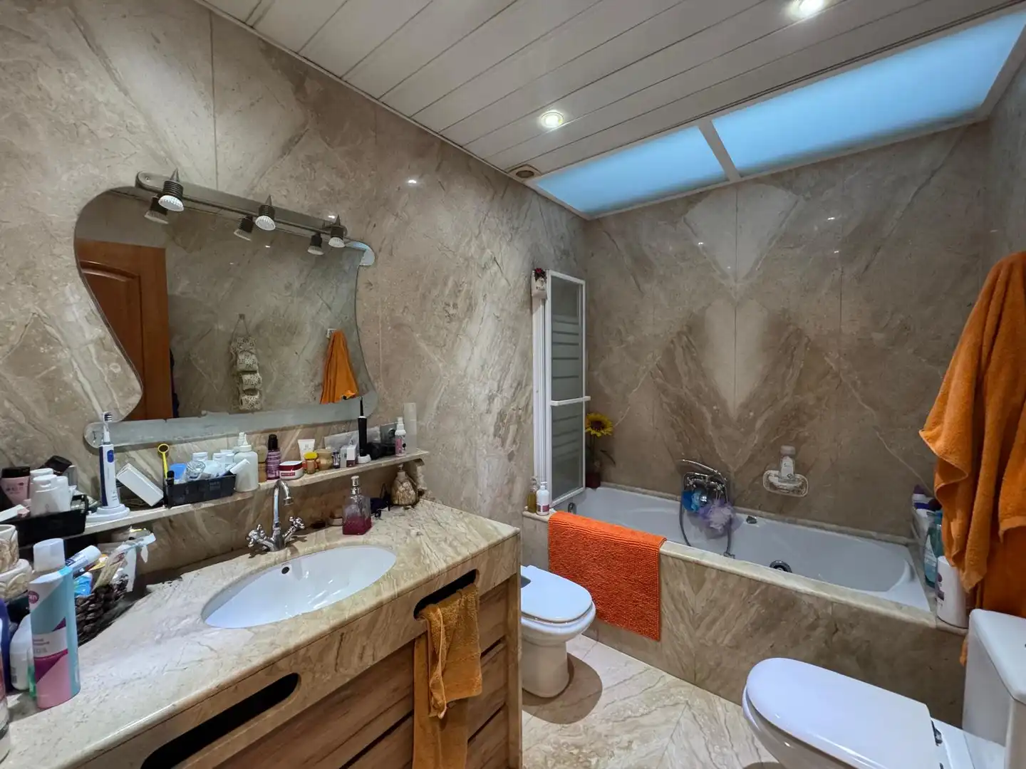 Baño de Casa adosada en venta en Sabadell con Calefacción, Terraza y Trastero