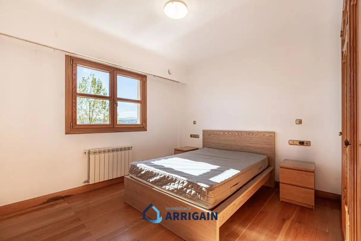 Dormitori de Casa adosada en venda en Donostia - San Sebastián  amb Calefacció, Jardí privat i Terrassa