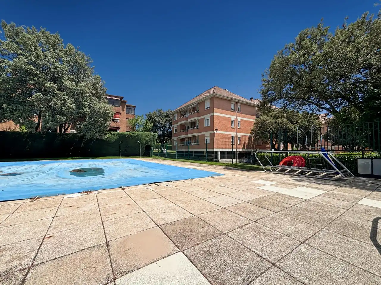Schwimmbecken von Wohnung zum Verkauf in El Escorial mit Heizung, Terrasse und Abstellraum