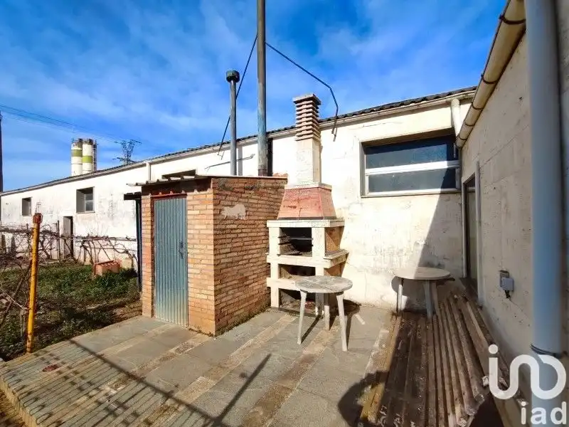 Vista exterior de Casa o chalet en venta en Riego de la Vega con Calefacción