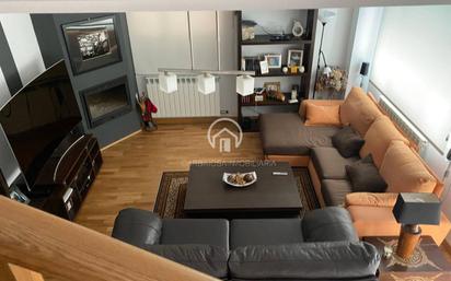 Sala d'estar de Casa adosada en venda en Carbajosa de la Sagrada amb Aire condicionat, Calefacció i Terrassa