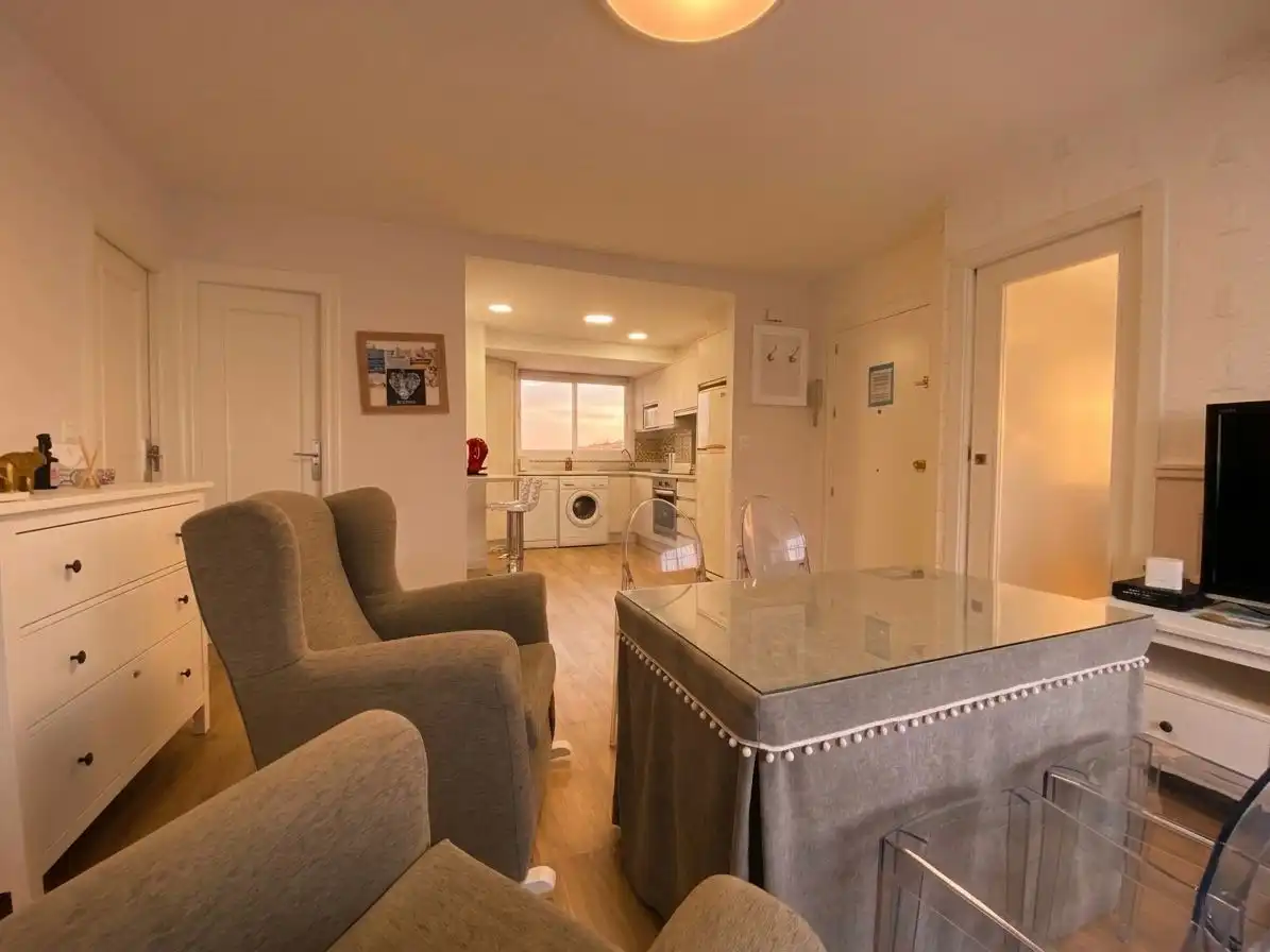 Sala d'estar de Apartament de lloguer en Torrevieja amb Aire condicionat, Moblat i Rentadora