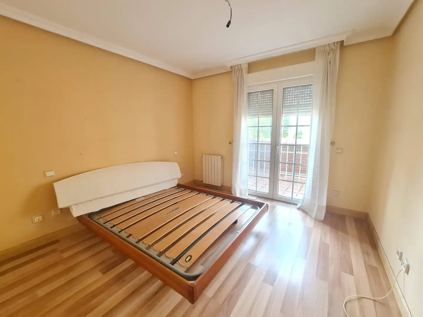 Casa aparellada amb piscina en venda a Calle Záncara, imagen 23