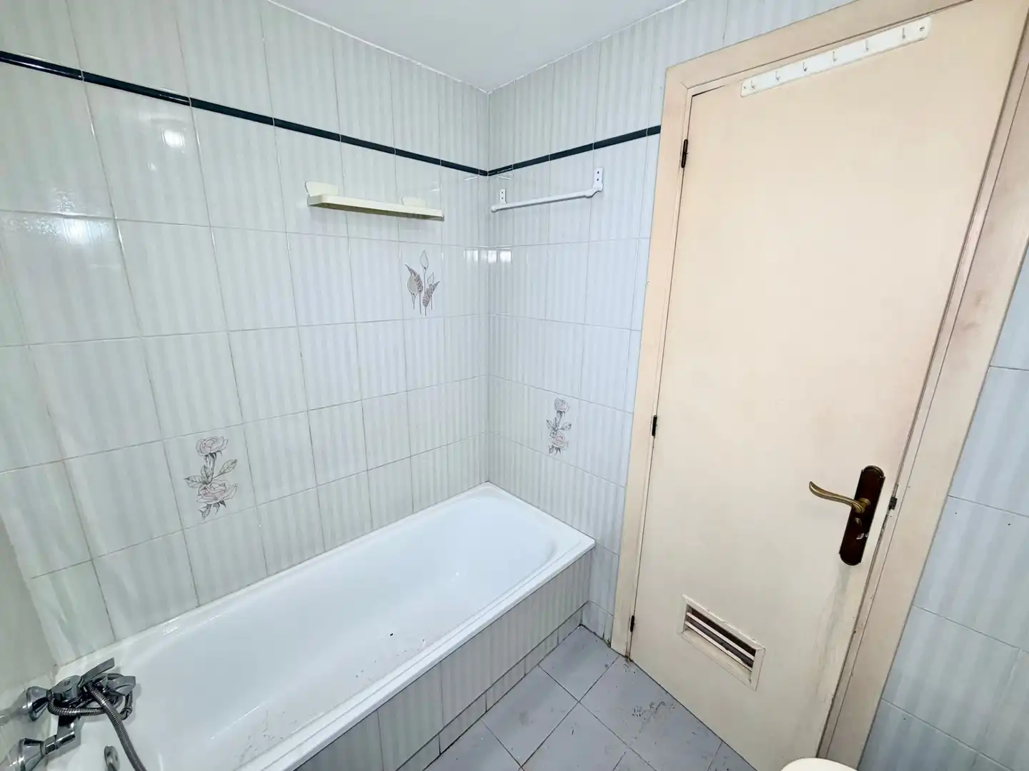 Bathroom of Flat for sale in Benalmádena  with Community pool