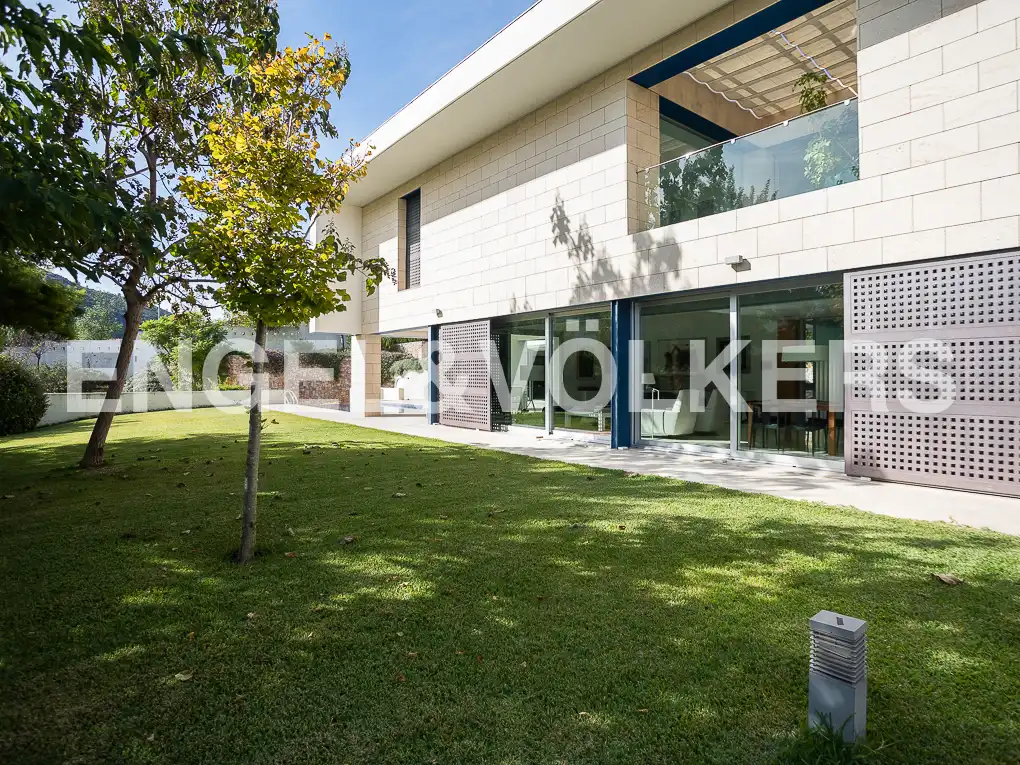 Vista exterior de Casa o xalet en venda en Rugat amb Aire condicionat, Calefacció i Jardí privat
