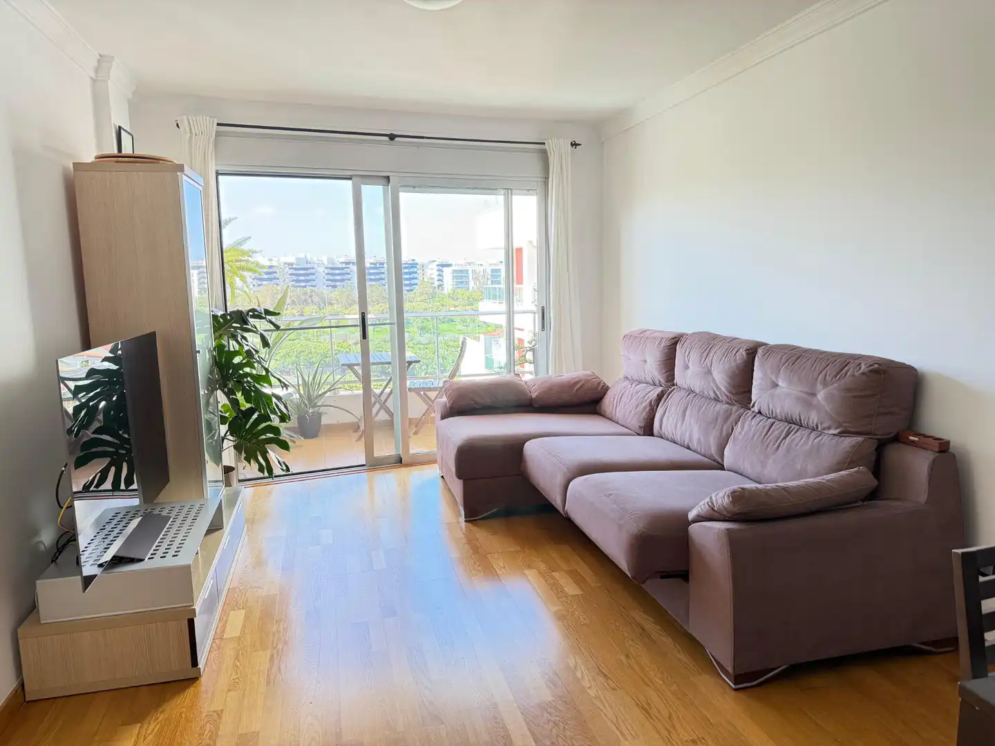Sala d'estar de Pis en venda en Las Palmas de Gran Canaria amb Terrassa, Traster i Piscina comunitària