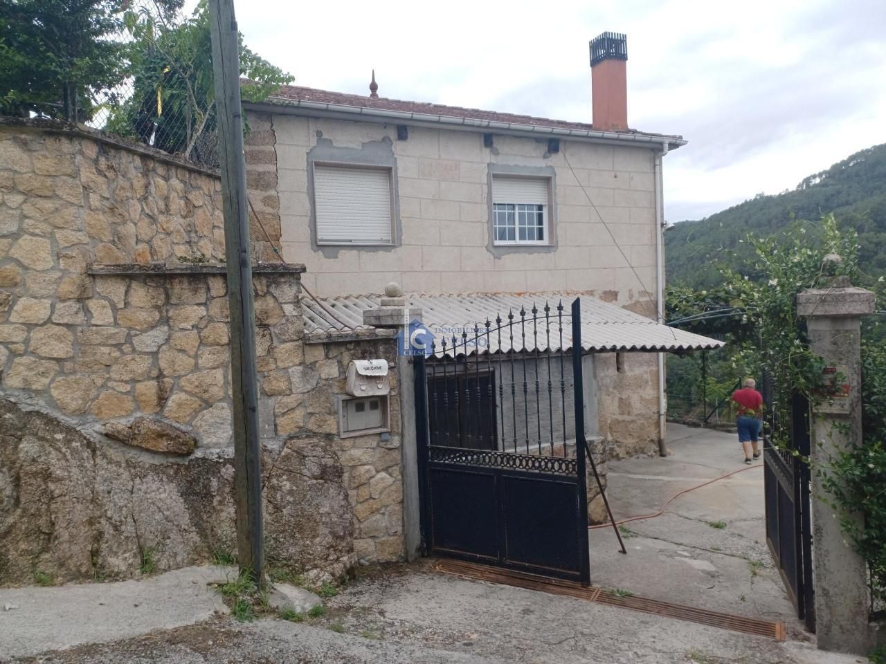 Vista exterior de Casa o xalet en venda en Nogueira de Ramuín amb Jardí privat