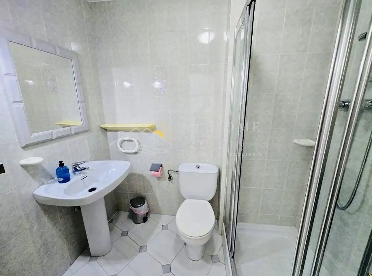 Baño de Apartamento en venta en Nerja con Terraza y Horno