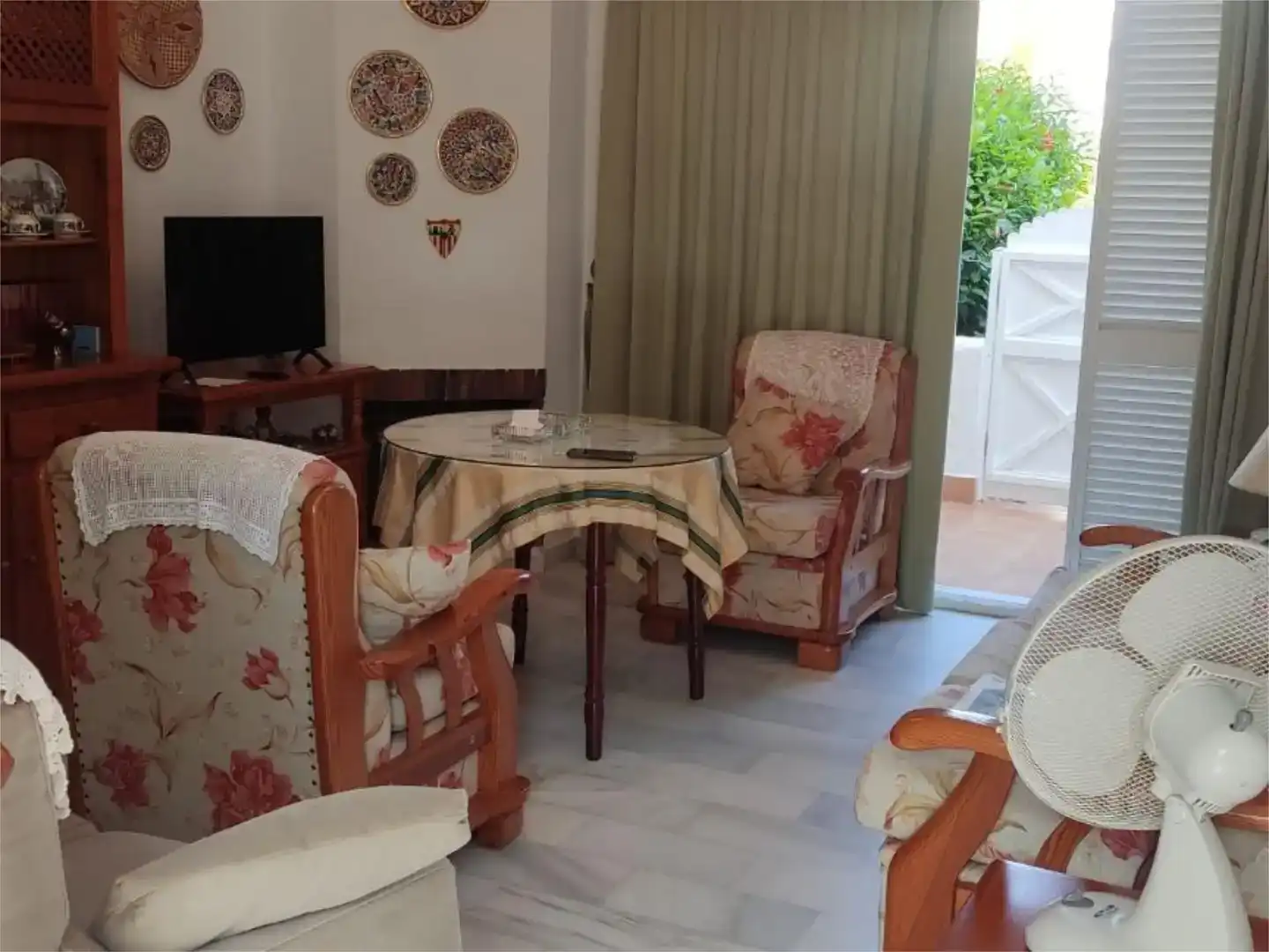 Sala de estar de Piso de alquiler en Rota con Jardín privado, Piscina y Amueblado