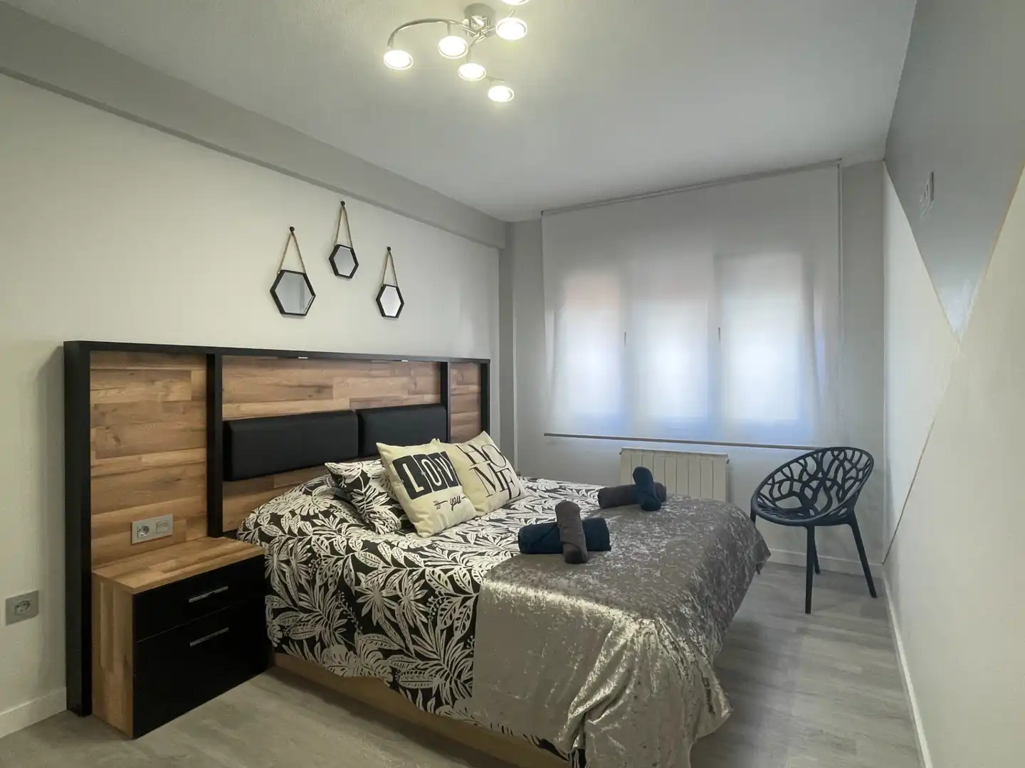 Bedroom of Flat for rent in Gijón   with Heating, Terrace and Furnished