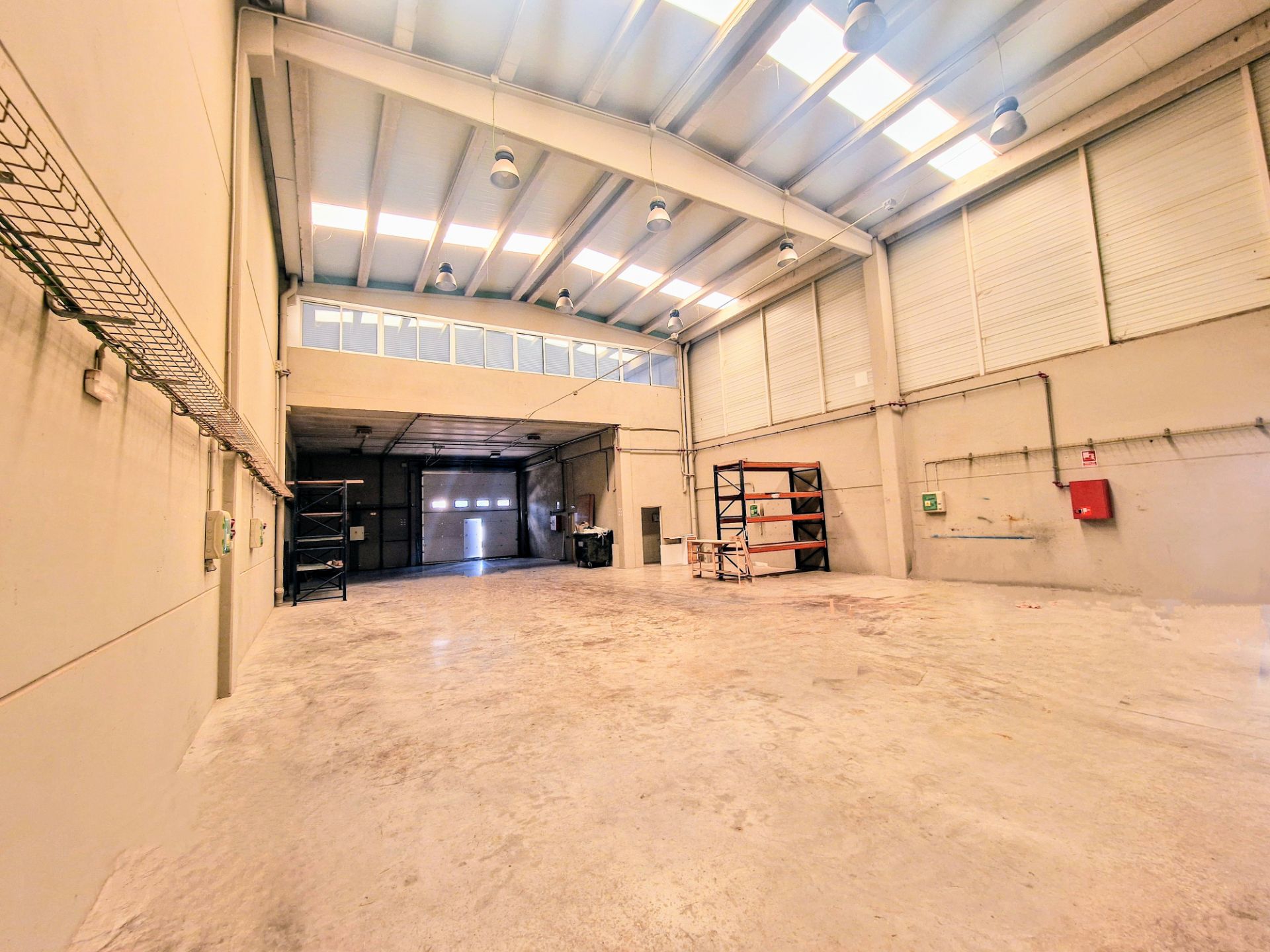 Nau industrial de lloguer en Cervelló amb Calefacció i Alarma